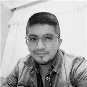 Profesor en matemática básica, imparte clase a personas de todas las edades